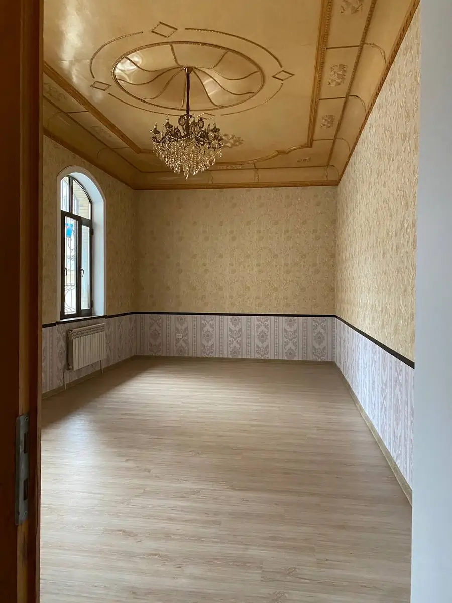 3 qavatli uy sotiladi − 400 m²