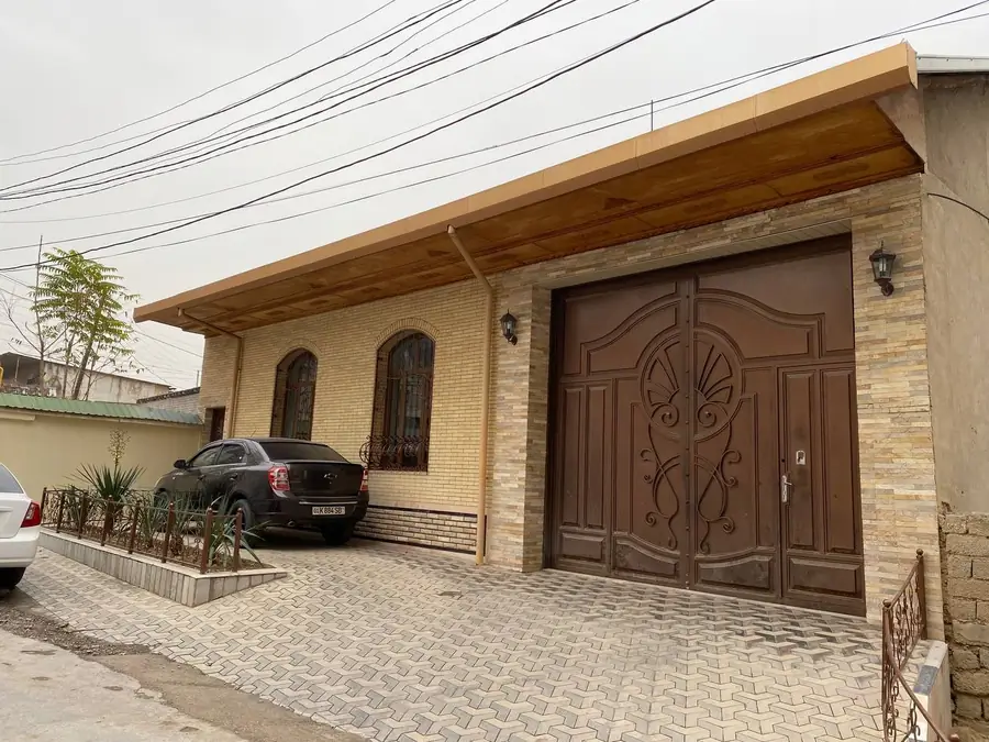 3 qavatli uy sotiladi − 400 m²