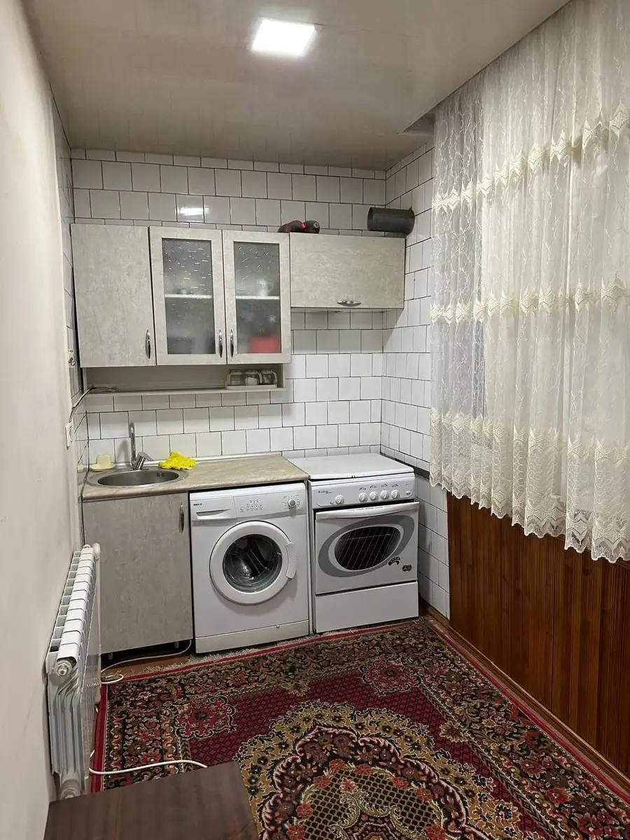 Сдается 2-комнатная квартира − 90 м²