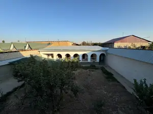 2 qavatli uy sotiladi − 180 m²