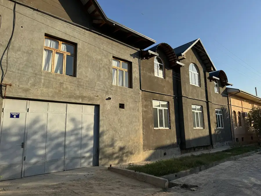 2 qavatli uy sotiladi − 180 m²