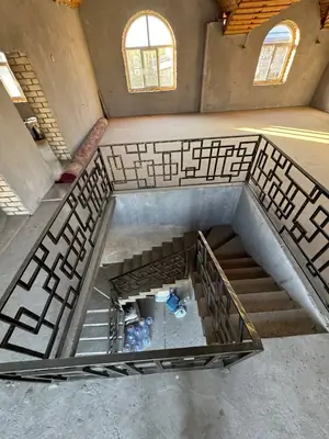 2 qavatli uy sotiladi − 180 m²