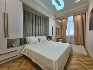 Посуточно 3-комнатная квартира − 90 м²