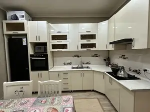 Сдается 3-комнатная квартира − 80 м²