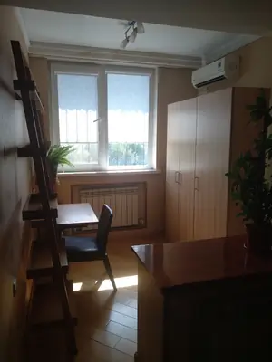 Продается 4-комнатная квартира − 142 м²