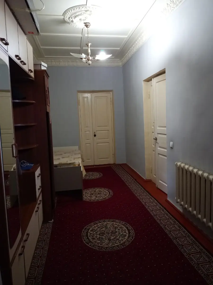 Более 5 xonali kvartira sotiladi − 180 m²