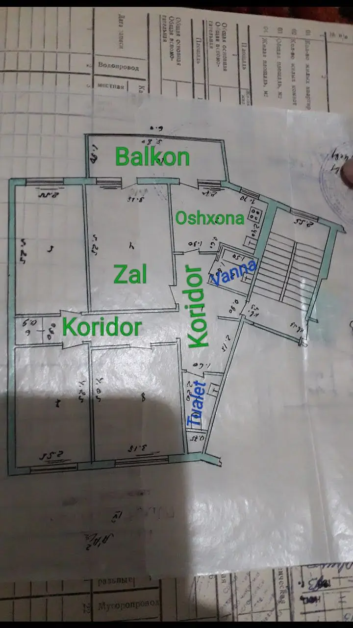 4 xonali kvartira sotiladi − 96 m²