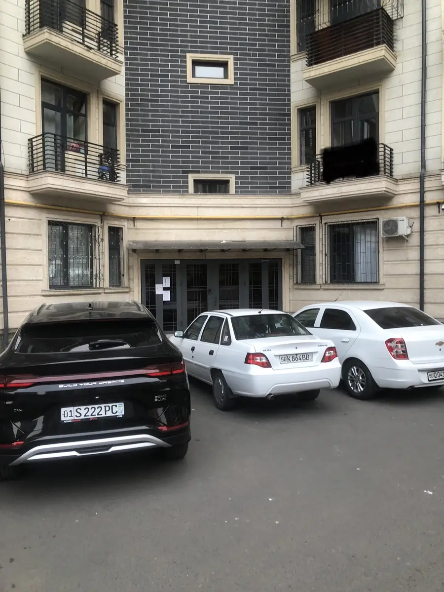 Продается 2-комнатная квартира − 53 м²