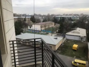 Продается 2-комнатная квартира − 53 м²
