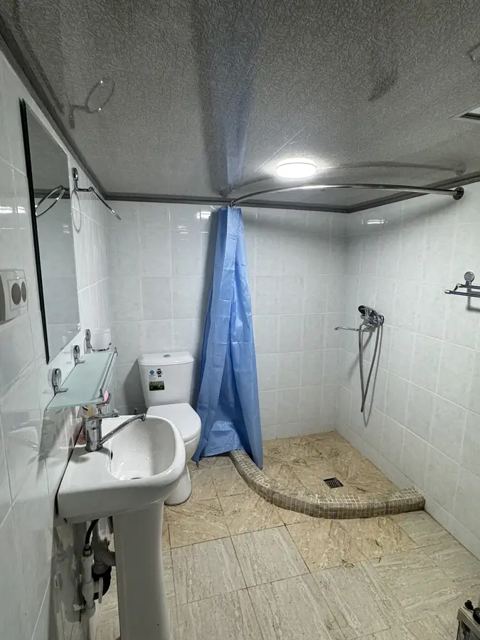 Сдается 1-этажный дом − 1000 м²