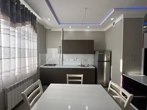 Сдается 2-комнатная квартира − 58 м²