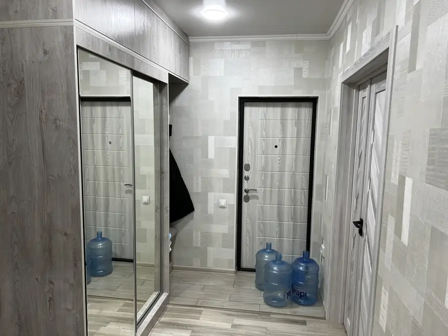 4 xonali kvartira sotiladi − 91 m²