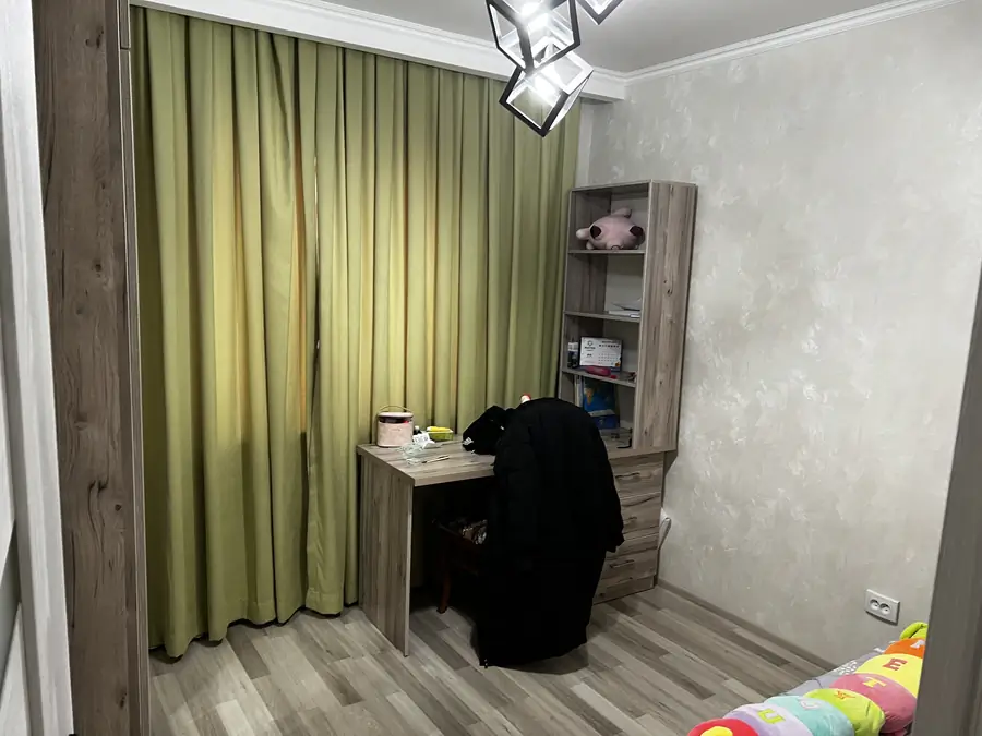 4 xonali kvartira sotiladi − 91 m²