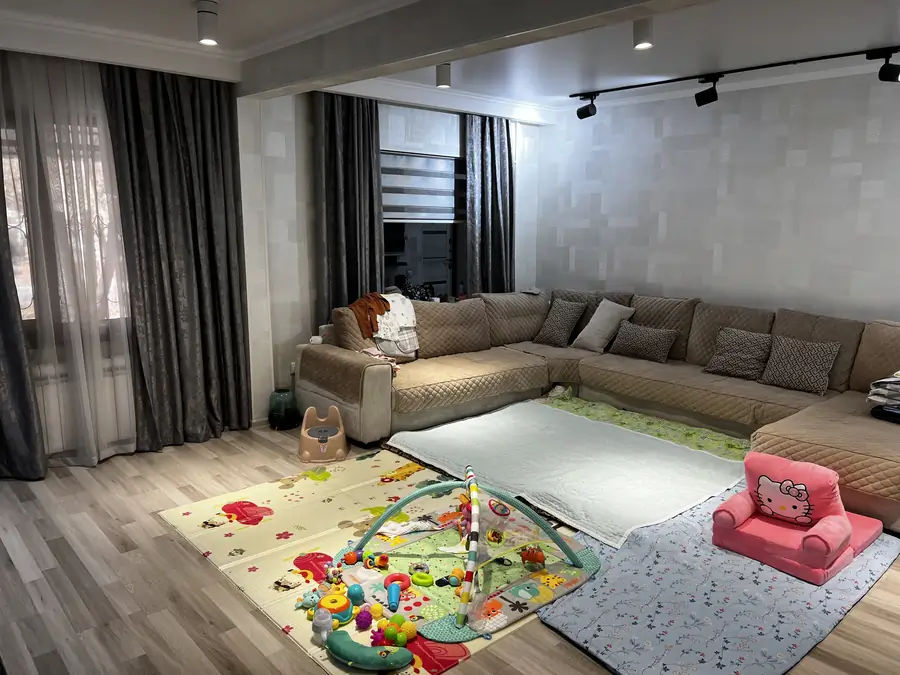 4 xonali kvartira sotiladi − 91 m²