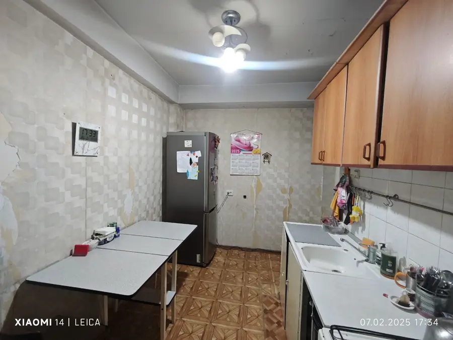 3 xonali kvartira sotiladi − 77 m²