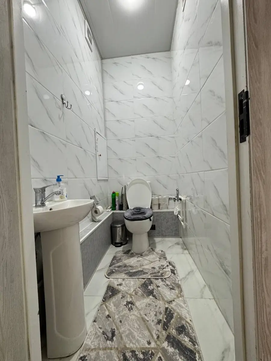 3 xonali kvartira sotiladi − 77 m²