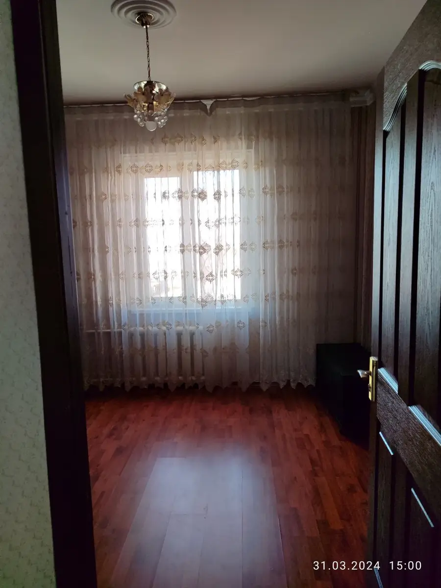 Более 5 xonali kvartira sotiladi − 141 m²
