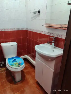 Более 5 xonali kvartira sotiladi − 141 m²