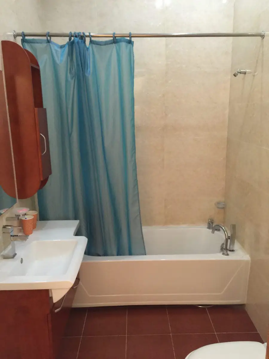 Сдается 3-этажный дом − 350 м²