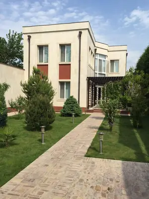 Сдается 3-этажный дом − 350 м²