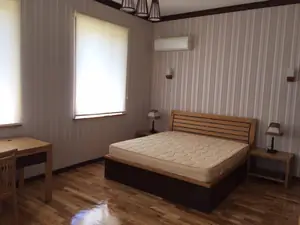 Сдается 3-этажный дом − 350 м²