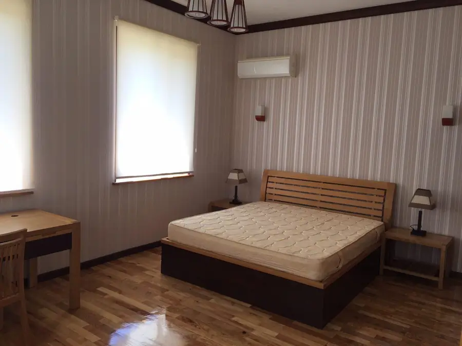 Сдается 3-этажный дом − 350 м²