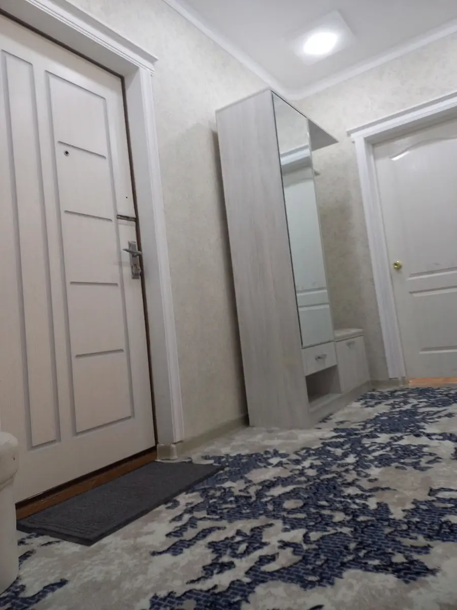 3 xonali kvartira sotiladi − 80 m²