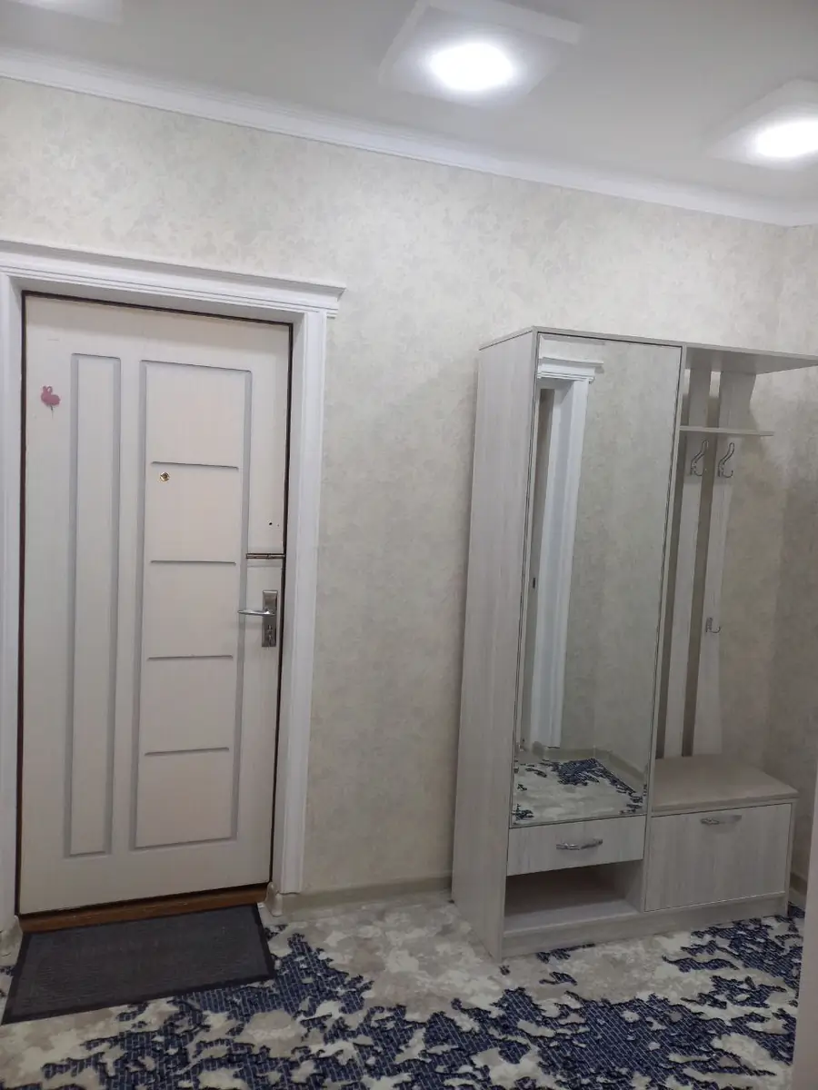 3 xonali kvartira sotiladi − 80 m²