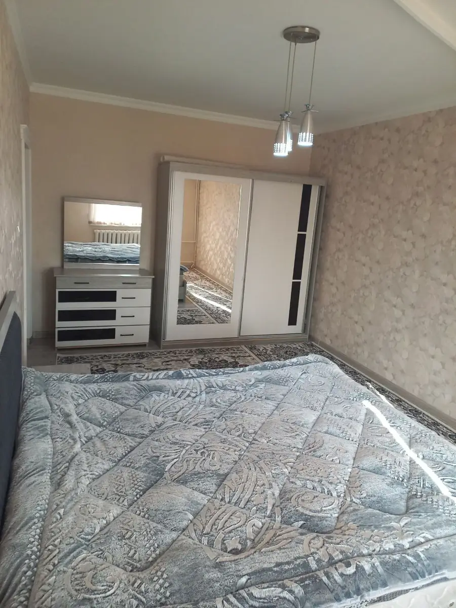 3 xonali kvartira sotiladi − 80 m²