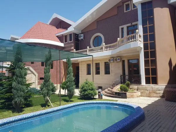 3 qavatli uy − 1200 m², 12 sot. 