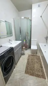 3 xonali kvartira sotiladi − 84.3 m²