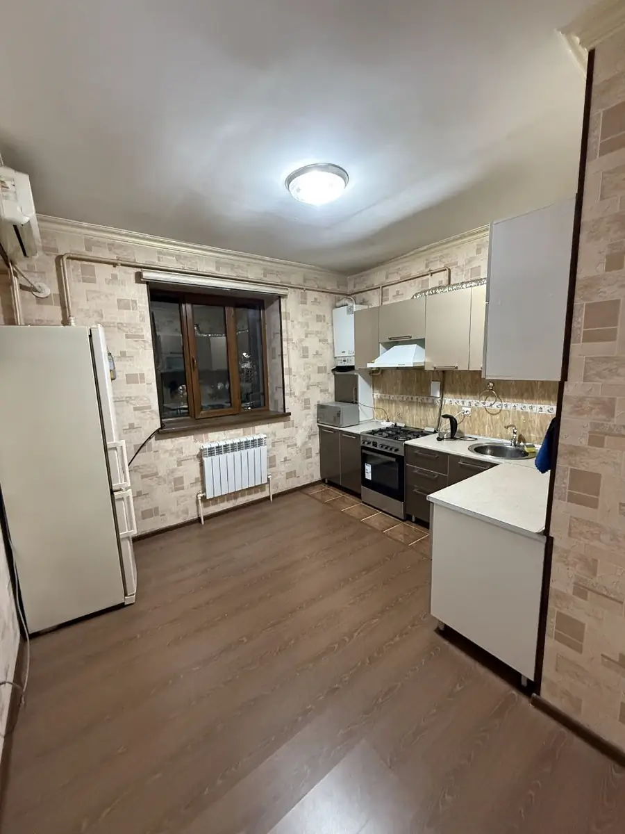 Сдается 3-комнатная квартира − 105 м²