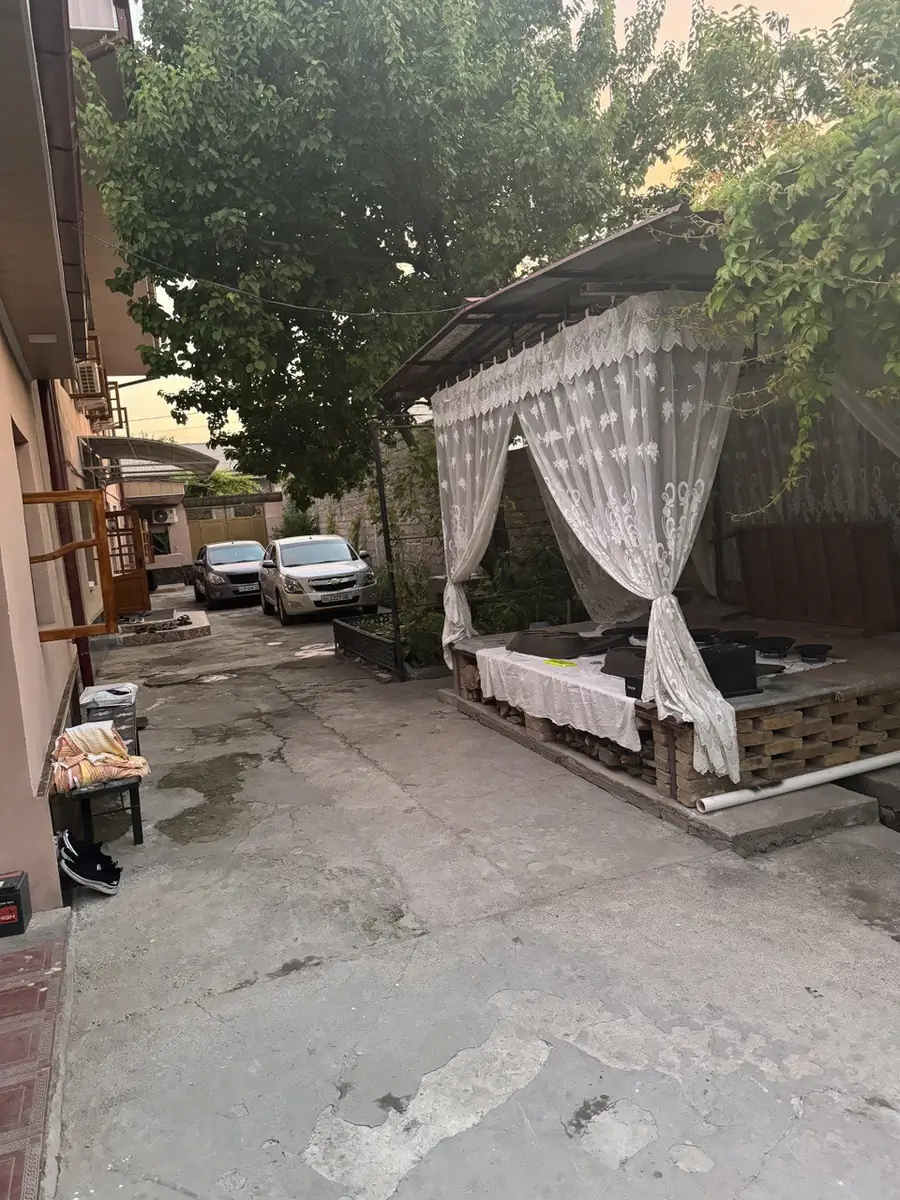 2-этажный дом − 160 м², 9 сот.