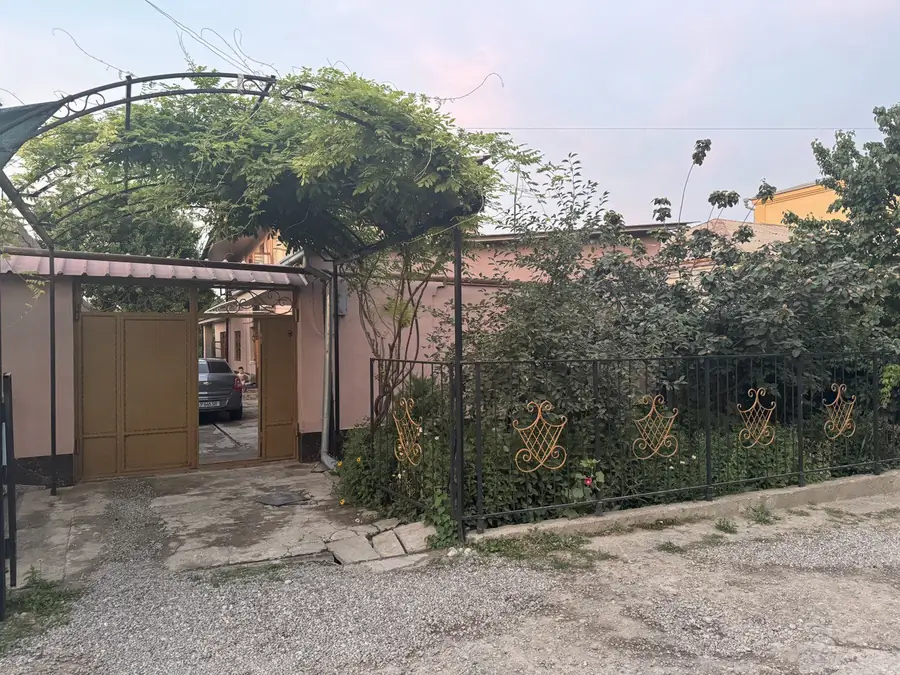 2-этажный дом − 160 м², 9 сот.