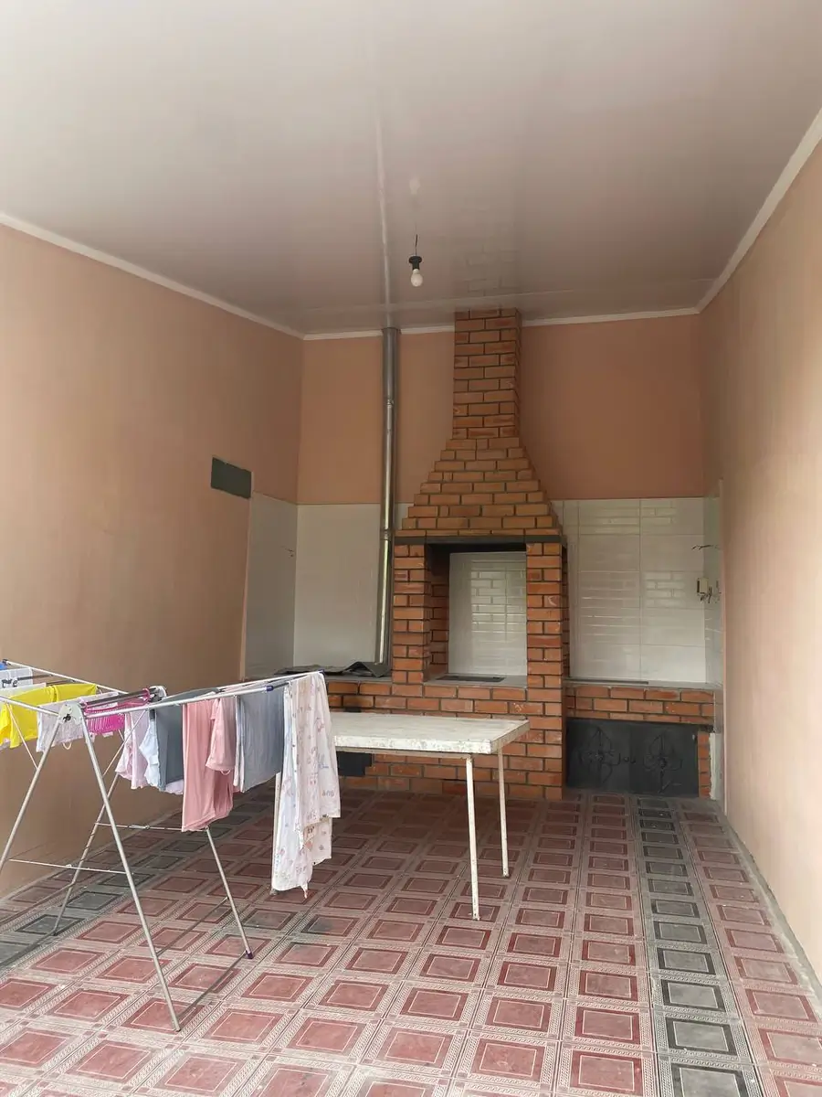 2-этажный дом − 160 м², 9 сот.