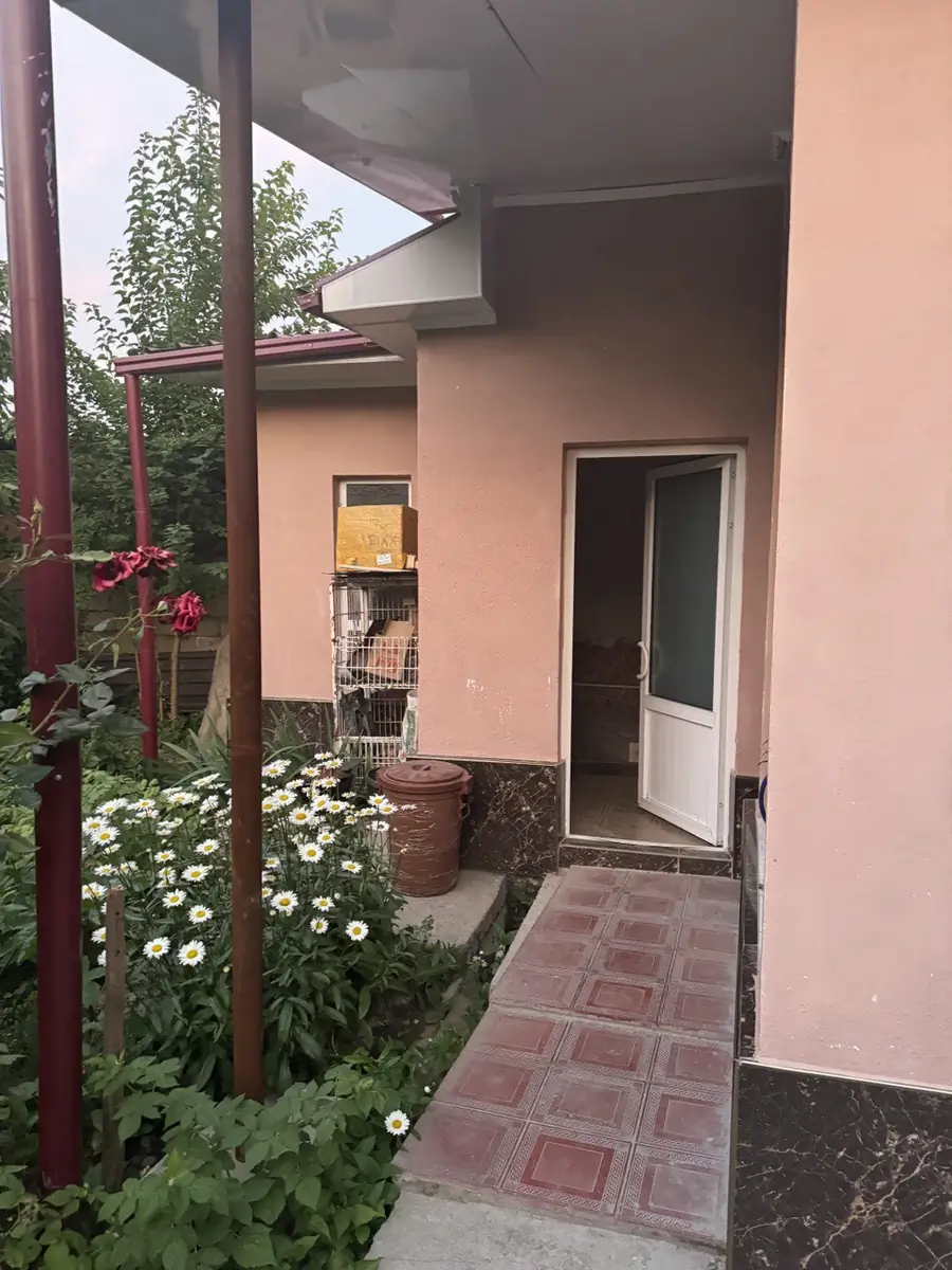 2 qavatli uy sotiladi − 160 m²