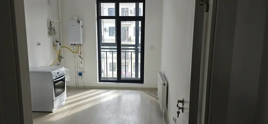 Продается 3-комнатная квартира − 75.4 м²