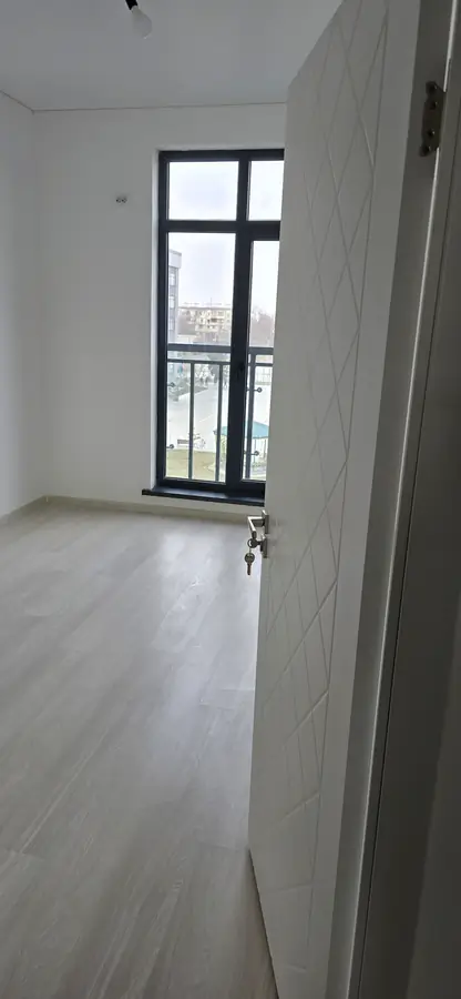 Продается 3-комнатная квартира − 75.4 м²