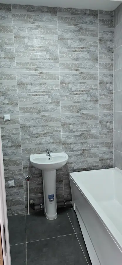 Продается 3-комнатная квартира − 75.4 м²