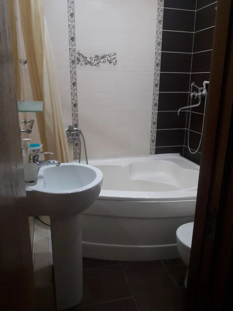 4 xonali kvartira sotiladi − 96.4 m²