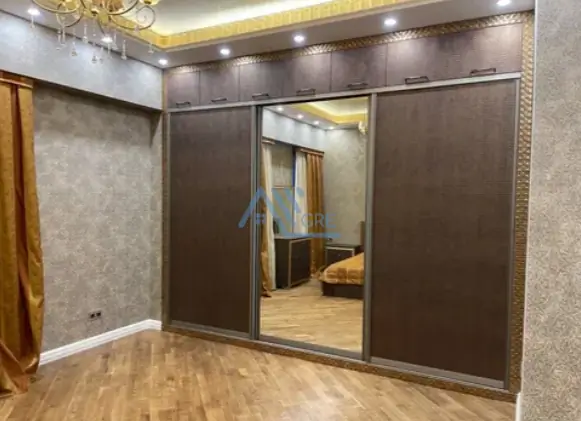 Продается 3-комнатная квартира − 160 м²