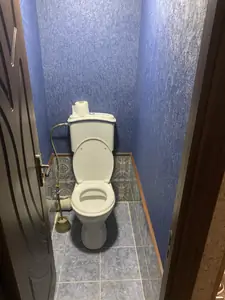 4 xonali kvartira sotiladi − 65 m²