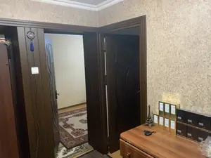 4 xonali kvartira sotiladi − 65 m²