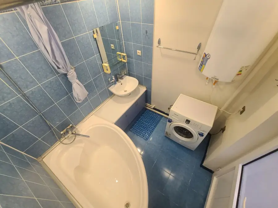 2 xonali kvartira sotiladi − 49.5 m²