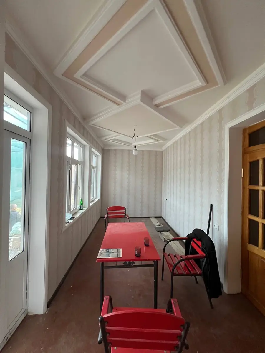 Более 5 xonali kvartira sotiladi − 18 m²