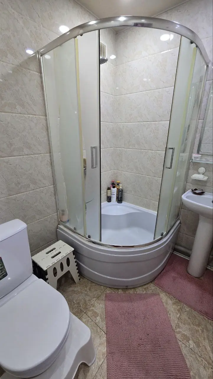 2 xonali kvartira sotiladi − 53 m²