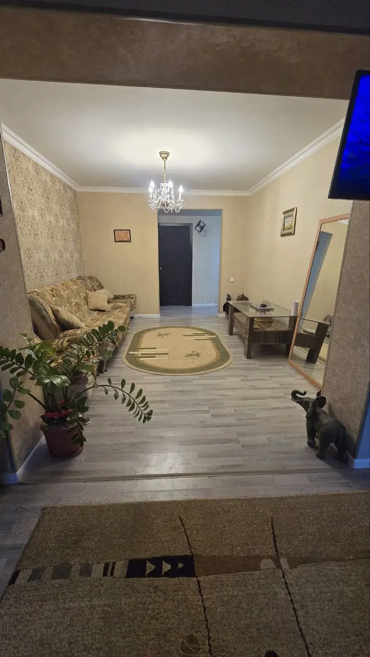 2 xonali kvartira sotiladi − 53 m²