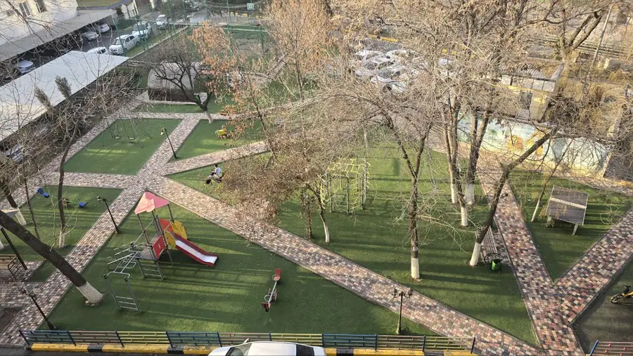 2 xonali kvartira sotiladi − 53 m²