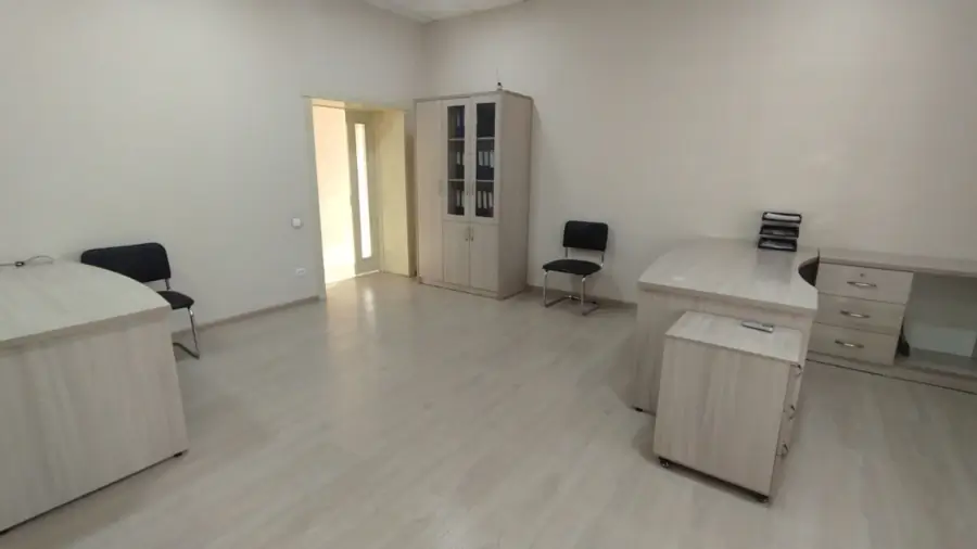 Ijaraga ofis − 248 m²