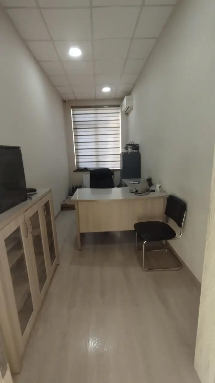 Ijaraga ofis − 248 m²